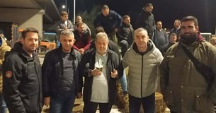 Στο πλευρό των αγροτών ο Δήμαρχος Λεβαδέων - Επισκέφθηκε το μπλόκο στο Κάστρο