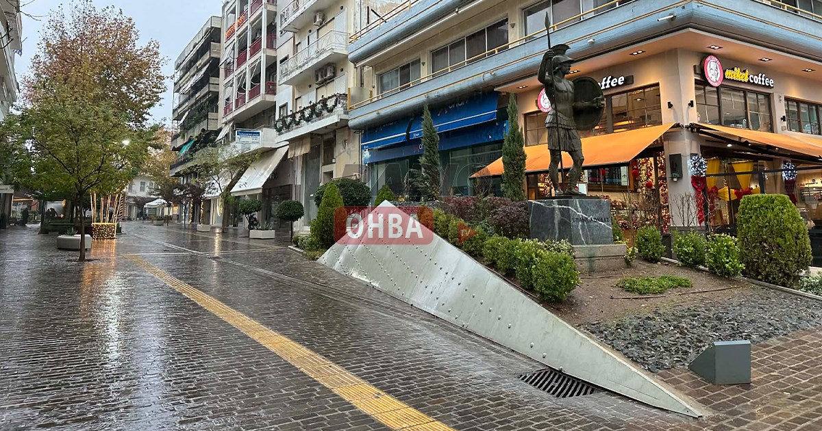 Ξεκίνησε να χιονίζει στη Θήβα