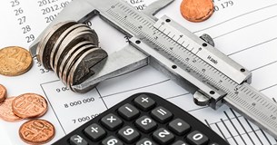 Ερχεται πολεμικό λίφτινγκ στον προϋπολογισμό: Πάνω από 3% πληθωρισμός - Ψαλίδι στην ανάπτυξη