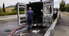 Κάηκε ολοσχερώς ολοκαίνουργιο ασθενοφόρο στη Λαμία (Βίντεο-Φωτο)