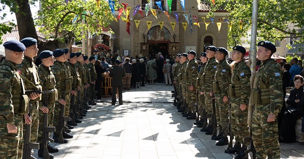 Με λαμπρότητα και επισημότητα εόρτασε η Θήβα τον πολιούχο της Αγιο Ιωάννη τον Καλοκτένη Με λαμπρότητα και επισημότητα εόρτασε η Θήβα τον πολιούχο της Αγιο Ιωάννη τον Καλοκτένη