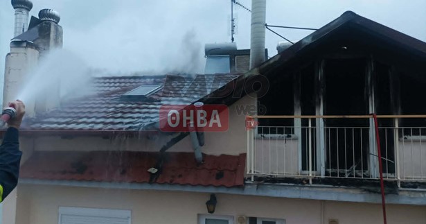 Ξέσπασε φωτιά σε σοφίτα διαμερίσματος στη Λιβαδειά