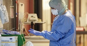 Βαρέα και ανθυγιεινά: Πρόωρη σύνταξη έως 5 χρόνια νωρίτερα για 23.000 νοσηλευτές και διασώστες ΕΚΑΒ