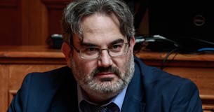 Παραιτήθηκε ο γγ του υπουργείου Περιβάλλοντος Ευθύμιος Μπακογιάννης: Ο κουνιάδος του στους συλληφθέντες για το κύκλωμα με τις πολεοδομίες