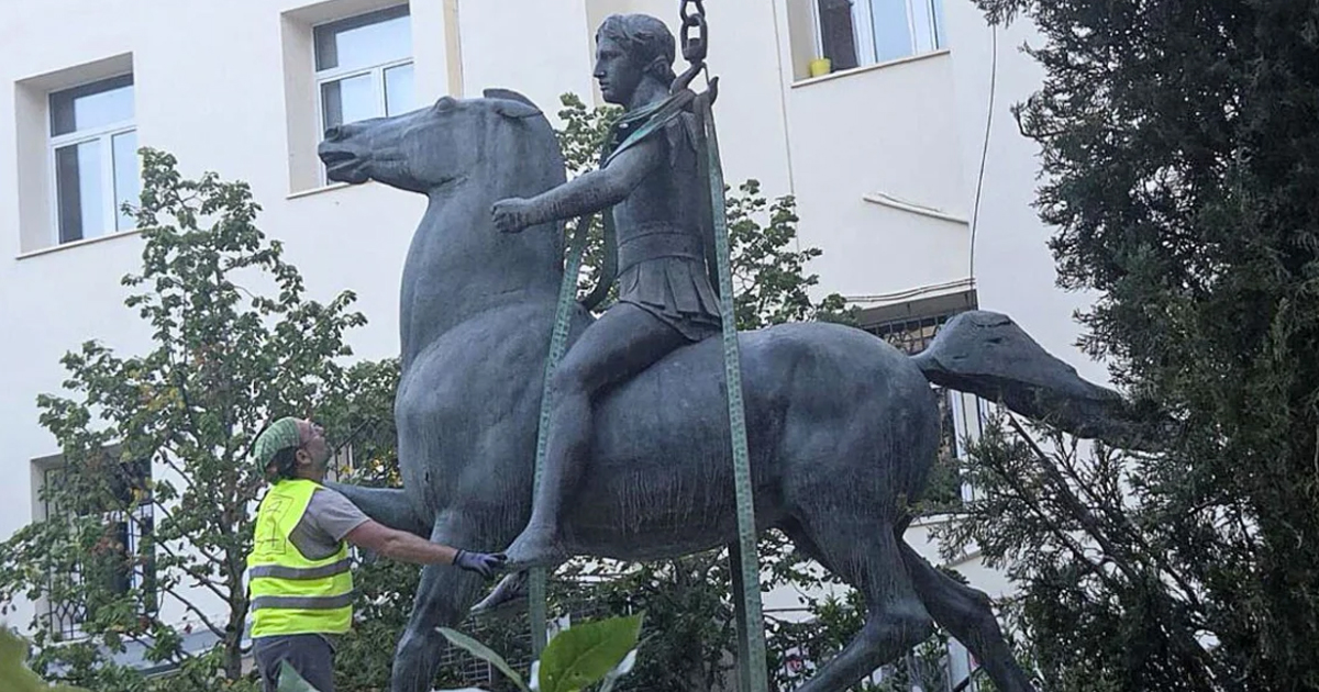 «Ελληνική ντροπή»: Προκλητικό τουρκικό δημοσίευμα μετά την τοποθέτηση αγάλματος του Μεγάλου Αλεξάνδρου σε τέμενος στη Δράμα