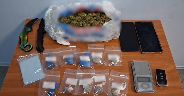 Δύο συλλήψεις στη Χαλκίδα - Βρέθηκαν ναρκωτικά σε ταχυδρομικό δέμα