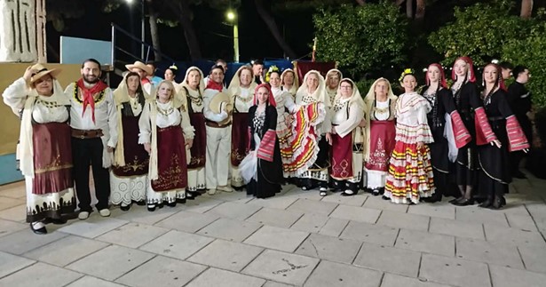 Δυναμική παρουσία του Χορευτικού Τμήματος των ΚΑΠΗ Θήβας και Βαγίων στο 20ο Παγκόσμιο Φεστιβάλ Παραδοσιακών Χορών Αιγίου