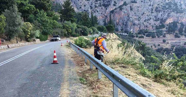 Ξεκίνησαν οι χορτοκοπές στο Εθνικό Οδικό Δίκτυο της Π.Ε. Φωκίδας