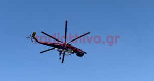 Δύο πυροσβεστικά ελικόπτερα συγκρούστηκαν κατά τη διάρκεια επιχείρησης στη φωτιά της Ψάθας - Σώοι οι δύο επιβαίνοντες