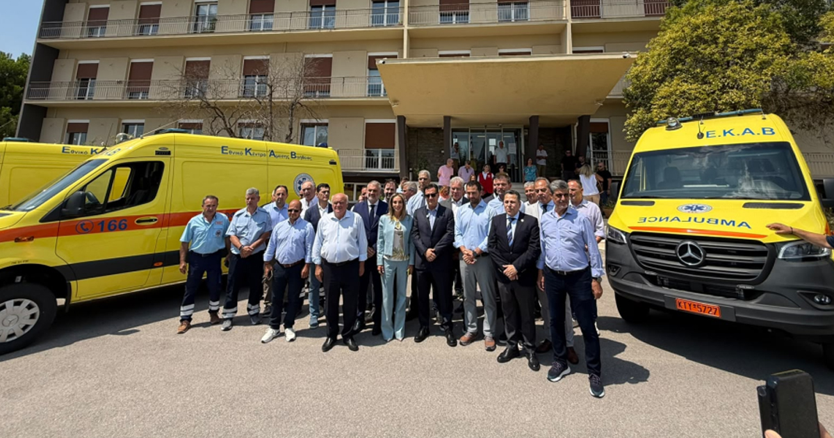 Στη Λαμία ο Υπουργός Υγείας - Η Περιφέρεια ενισχύει το ΕΚΑΒ και τα Κέντρα Υγείας με 34 νέα ασθενοφόρα - Τι ζήτησε ο Φάνης Σπανός για το Γ.Ν. Θήβας