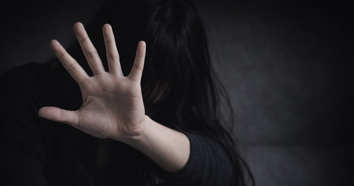 Σοκ στη Θήβα: 16χρονη καταγγέλλει ότι έπεσε θύμα βιασμού μέσα στο σπίτι της από δύο άτομα