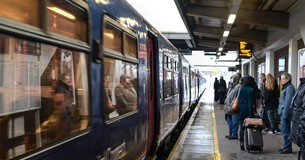 Αθήνα-Λαμία με τρένο: Μια εμπειρία που αποκαλύπτει το ενεργειακό και οικονομικό μας αδιέξοδο