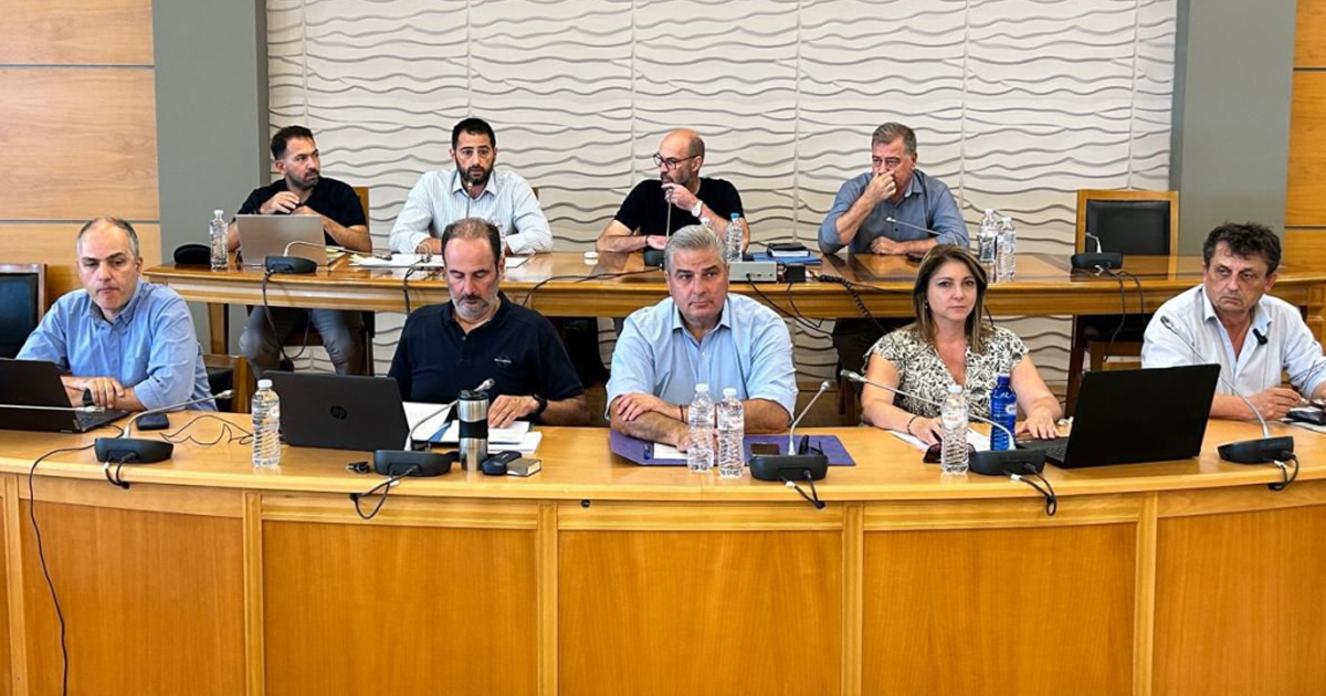 Συνεδρίασε το Περιφερειακό Συμβούλιο Στερεάς Ελλάδας - Ο Φάνης Σπανός κατέκρινε όσους υποκινούν σε πράξεις βίας