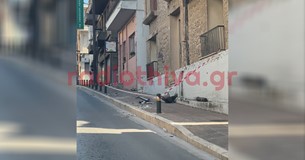 «Ιλιγγιώδης» ταχύτητα στο κέντρο της Θήβας - Αυτοκίνητο ξήλωσε κολωνάκια και κολόνα φωτισμού «Ιλιγγιώδης» ταχύτητα στο κέντρο της Θήβας - Αυτοκίνητο ξήλωσε κολωνάκια και κολόνα φωτισμού