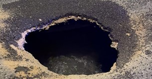 Αδιανόητο: Έχουν φτιάξει λεωφόρο πάνω σε πηγάδι! - Παραλίγο τραγωδία στην Βάρης-Κορωπίου!