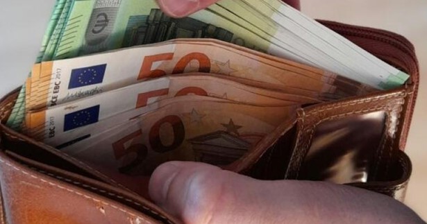 Κατώτατος μισθός: Στα 1.000 ευρώ το 2028 - Ποιοι κερδίζουν και ποιοι χάνουν από τα νέα μέτρα
