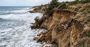 Πρόταση 9.8 εκατ. ευρώ από τη Περιφέρεια για την αντιμετώπιση της διάβρωσης στην ακτογραμμή Αυλίδας - Βαθέος Πρόταση 9.8 εκατ. ευρώ από τη Περιφέρεια για την αντιμετώπιση της διάβρωσης στην ακτογραμμή Αυλίδας - Βαθέος