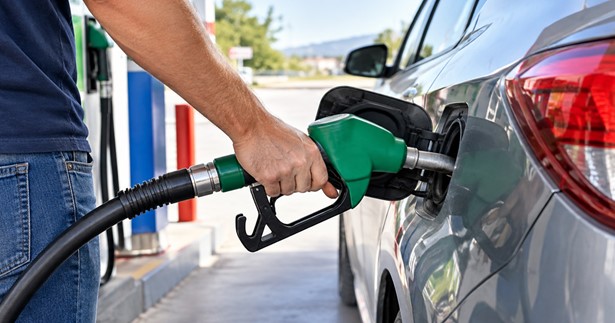 Απλησίαστα καύσιμα, μέτρα και υπεραπόδοση φόρων