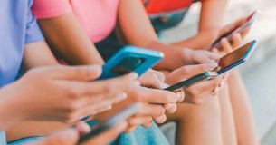 Τέλος τα social media για παιδιά κάτω των 15 ετών: Σήμερα οι ανακοινώσεις για το νέο πλαίσιο, πώς θα αξιοποιηθούν Gov.gr Wallet και το KidsWallet