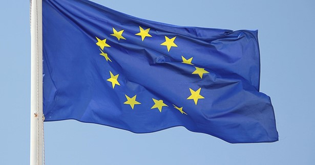 Μπορεί και πρέπει η Ελλάδα να απέχει από τις αποφάσεις της ΕΕ για το Ουκρανικό