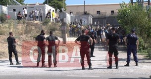 Έντονα επεισόδια στο Hot Spot Θήβας - Πέτρες, φωτιές, κλείσιμο της κυκλοφορίας