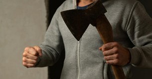 Πρόσφυγας με τσεκούρι έσπειρε τον τρόμο στο Hot Spot Θερμοπυλών