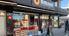 Αγνωστοι έκαναν «γυαλιά-καρφιά» κατάστημα στη Θήβα - Έσπασαν τη τζαμαρία και άρπαξαν ό,τι βρήκαν