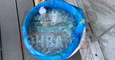 Αγνωστοι έκαναν «γυαλιά-καρφιά» κατάστημα στη Θήβα - Έσπασαν τη τζαμαρία και άρπαξαν ό,τι βρήκαν