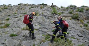 Επιχείρηση διάσωσης ορειβάτη στη Δαύλεια Λιβαδειάς στον Παρνασσό Επιχείρηση διάσωσης ορειβάτη στη Δαύλεια Λιβαδειάς στον Παρνασσό