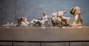 Σκληρή απάντηση Μενδώνη στο Λονδίνο για τα Γλυπτά: «Αυτό που δεν έπραξαν οι Γότθοι, το έπραξαν οι Σκώτοι»