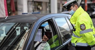 «Καμπάνα» 3.000 ευρώ για παράνομη συνάθροιση στην Εύβοια - «300ρια» οι καλεσμένοι του
